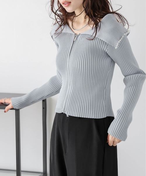 AMELY(エミリー)の「ビッグカラー×パール ジップニット(ニット/セーター・レディース・ベージュ/ブラック/ブルーグレー・フリー)」の12枚目の写真