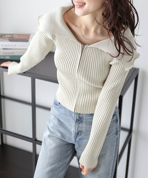 AMELY(エミリー)の「ビッグカラー×パール ジップニット(ニット/セーター・レディース・ベージュ/ブラック/ブルーグレー・フリー)」の20枚目の写真