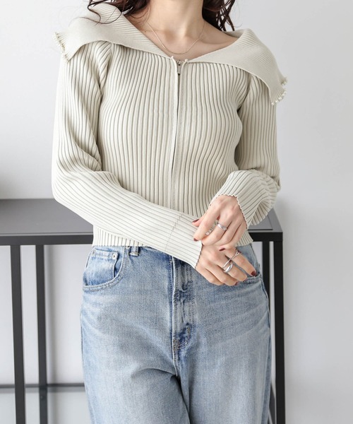 AMELY(エミリー)の「ビッグカラー×パール ジップニット(ニット/セーター・レディース・ベージュ/ブラック/ブルーグレー・フリー)」の21枚目の写真