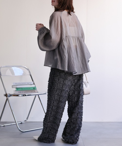 ap retro（アプレトロ）の「2wayシアーフリルブラウス / ラッフルブラウス（シャツ/ブラウス・レディース・アイボリー/ブラック/チャコール・FREE）」の10枚目の写真