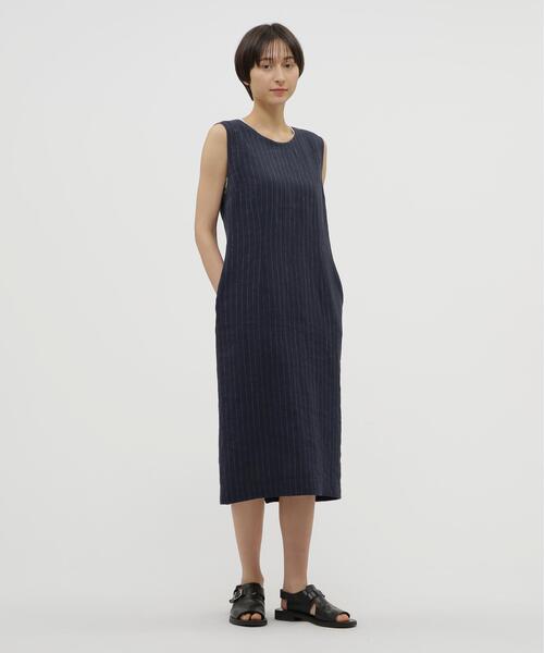 MARGARET HOWELL(マーガレットハウエル)の「YARN DYED LINEN(ワンピース・レディース・グレー/ネイビー・2/1)」の2枚目の写真