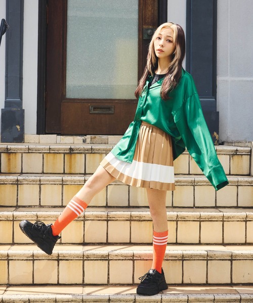 DURAS（デュラス）の「配色ラインプリーツスカート（スカート・レディース・ブルー/ホワイト/キャメル・SMALL/MEDIUM）」の4枚目の写真