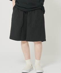 ROUGH TRADE（ラフトレード）の「レーヨン混ストライプ2タックワイドハーフパンツ(M1)（その他パンツ）」