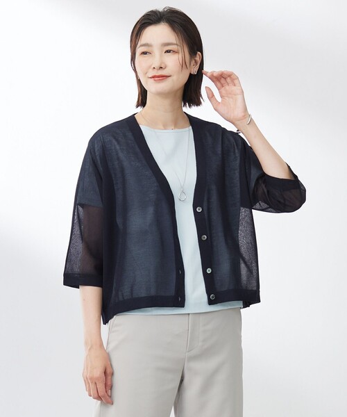 J.PRESS(ジェイプレス)の「【WEB限定カラーあり・洗える】SHEER LIGHT KNIT Vネック カーディガン(カーディガン/ボレロ・レディース・ピンク系/ベージュ系/スカイブルー系/ホワイト系/ピーコックグリーン系/ネイビー系・F)」の1枚目の写真