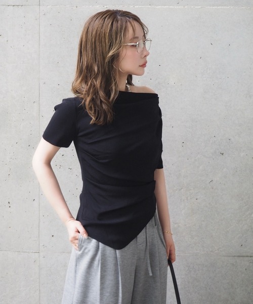LAULEN（ローレン）の「asymmetry drape tops /アシンメトリー ドレープ 半袖 トップス（Tシャツ/カットソー・レディース・チャコールグレー/ブラック/アイボリー・FREE）」の3枚目の写真
