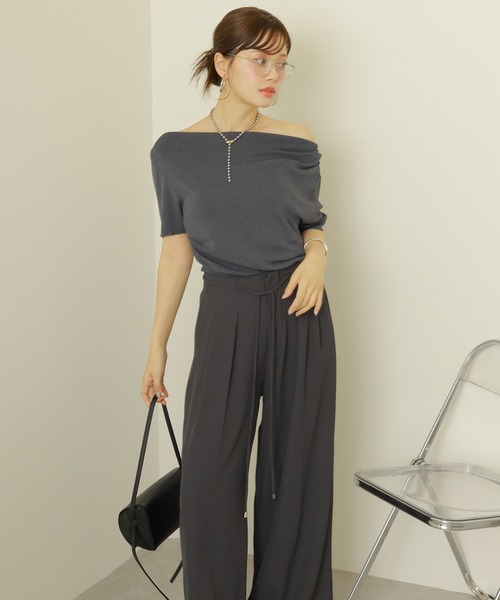 LAULEN（ローレン）の「asymmetry drape tops /アシンメトリー ドレープ 半袖 トップス（Tシャツ/カットソー・レディース・チャコールグレー/ブラック/アイボリー・FREE）」の11枚目の写真