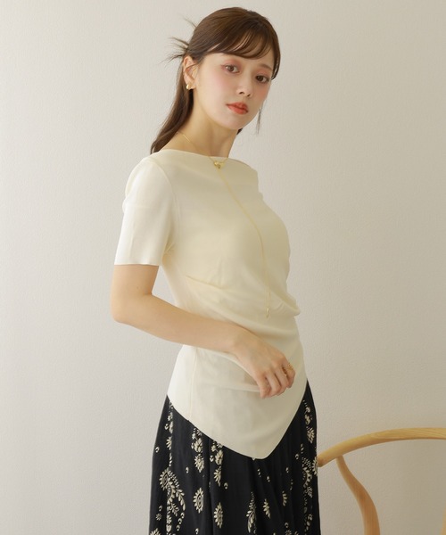 LAULEN（ローレン）の「asymmetry drape tops /アシンメトリー ドレープ 半袖 トップス（Tシャツ/カットソー・レディース・チャコールグレー/ブラック/アイボリー・FREE）」の5枚目の写真