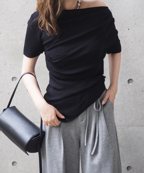 LAULEN（ローレン）の「asymmetry drape tops /アシンメトリー ドレープ 半袖 トップス（Tシャツ/カットソー・レディース・チャコールグレー/ブラック/アイボリー・FREE）」の7枚目の写真