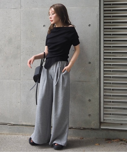 LAULEN（ローレン）の「asymmetry drape tops /アシンメトリー ドレープ 半袖 トップス（Tシャツ/カットソー・レディース・チャコールグレー/ブラック/アイボリー・FREE）」の8枚目の写真
