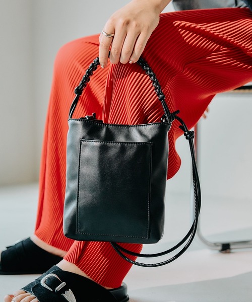 LEPSIM（レプシィム）の「編みハンドルフェイクレザーミニショルダー　494494（ショルダーバッグ・レディース・グリーン/ブラック/ガンメタ・ONE SIZE）」の5枚目の写真