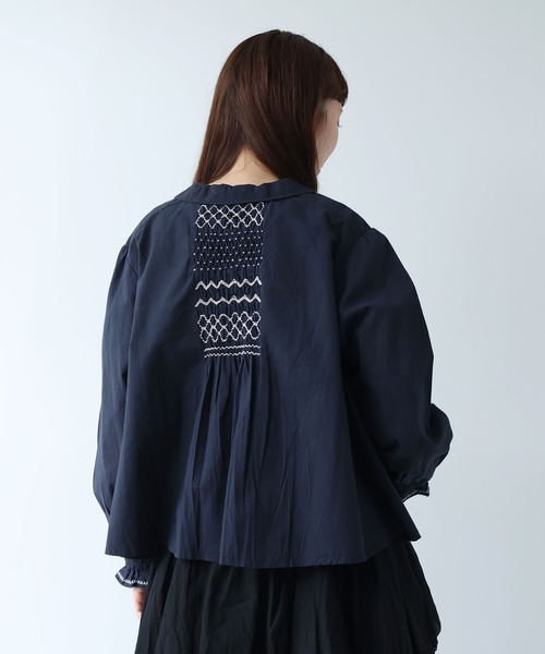 bulle de savon（ビュルデサボン）の「smocking fuwari ブラウス（シャツ/ブラウス・レディース・ブラック/ホワイト・FREE）」の22枚目の写真