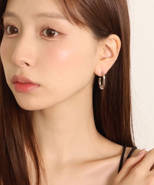CEMONEMO(セモネモ)の「【金属アレルギー対応】 オーバル フープ チェーン ピアス / サージカルステンレス 316L(ピアス(両耳用)・レディース・ゴールド/シルバー・FREE)」の4枚目の写真