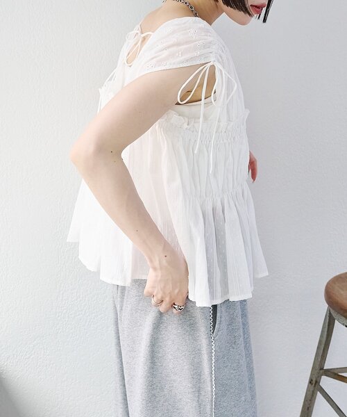 w closet(ダブルクローゼット)の「レース切替ドロストブラウス(シャツ/ブラウス・レディース・オフホワイト/イエロー/ブルー・FREE)」の18枚目の写真