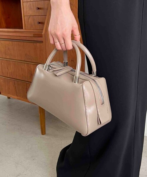 CAPRICIEUX LE'MAGE（カプリシューレマージュ）の「2WAY台形ボストンバッグ（ボストンバッグ・レディース・グレイッシュベージュ/ブラック・FREE）」の3枚目の写真