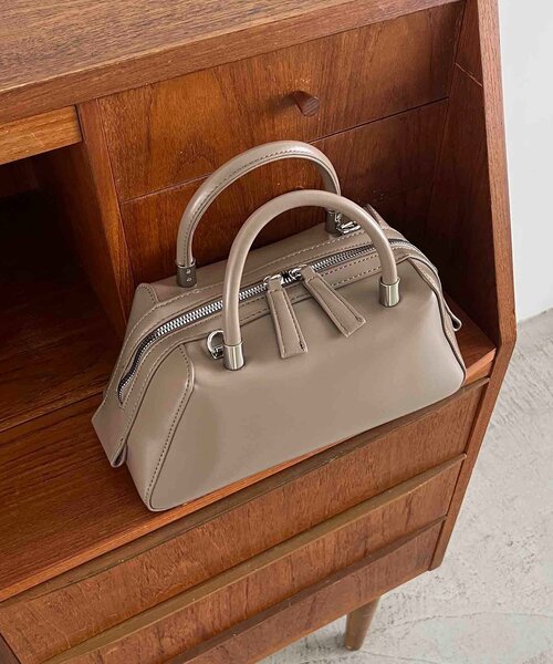 CAPRICIEUX LE'MAGE（カプリシューレマージュ）の「2WAY台形ボストンバッグ（ボストンバッグ・レディース・グレイッシュベージュ/ブラック・FREE）」の4枚目の写真