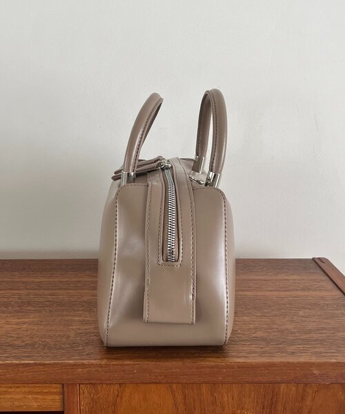 CAPRICIEUX LE'MAGE（カプリシューレマージュ）の「2WAY台形ボストンバッグ（ボストンバッグ・レディース・グレイッシュベージュ/ブラック・FREE）」の8枚目の写真