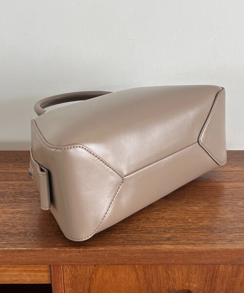 CAPRICIEUX LE'MAGE（カプリシューレマージュ）の「2WAY台形ボストンバッグ（ボストンバッグ・レディース・グレイッシュベージュ/ブラック・FREE）」の9枚目の写真