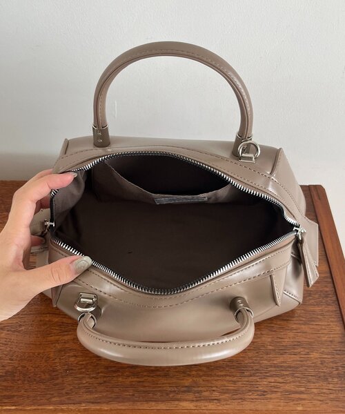 CAPRICIEUX LE'MAGE（カプリシューレマージュ）の「2WAY台形ボストンバッグ（ボストンバッグ・レディース・グレイッシュベージュ/ブラック・FREE）」の11枚目の写真