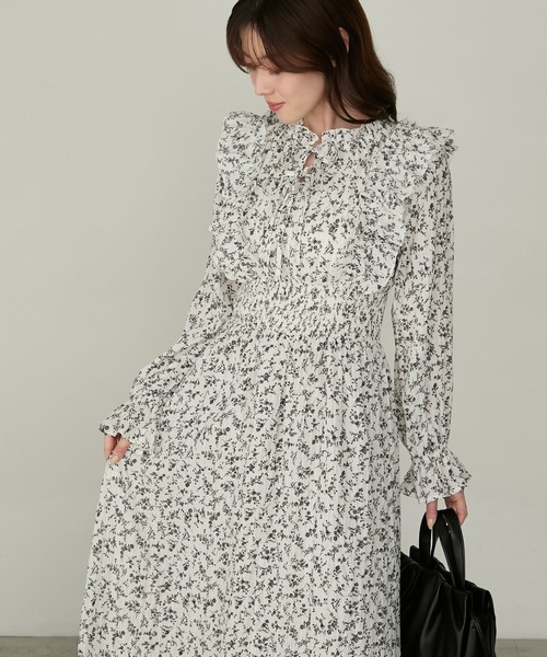 Cherir Mignon(シェリルミニョン)の「【Cherir Mignon】2way花柄ラッフルフリルワンピース(ワンピース・レディース・アイボリー/ブラック/ブラウン・S/M)」の2枚目の写真