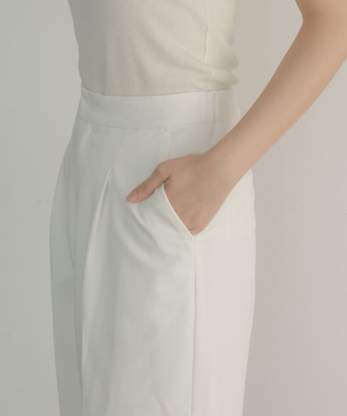 slattgir(スラットジール)の「高身長 タックハーフパンツ(トールサイズ)Essenave≪動画あり≫(その他パンツ・レディース・オフホワイト/ブラック・TM/T5L/T4L/T3L/TLL/TL)」の9枚目の写真
