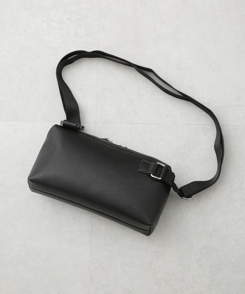 NANO universe（ナノユニバース）の「フェイクレザーボディーバッグ（ボディバッグ/ウエストポーチ・メンズ・ブラック・F）」の3枚目の写真