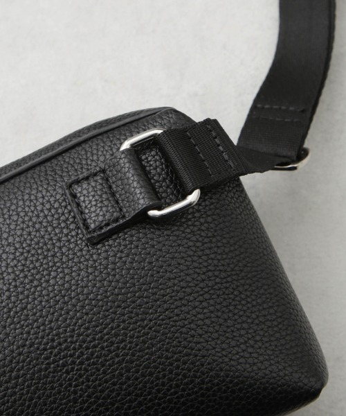 NANO universe（ナノユニバース）の「フェイクレザーボディーバッグ（ボディバッグ/ウエストポーチ・メンズ・ブラック・F）」の7枚目の写真