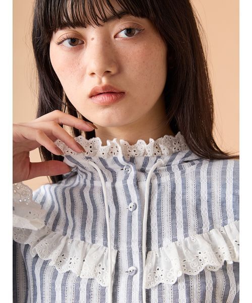 LILY BROWN（リリーブラウン）の「フーディーコットンレースブラウス 