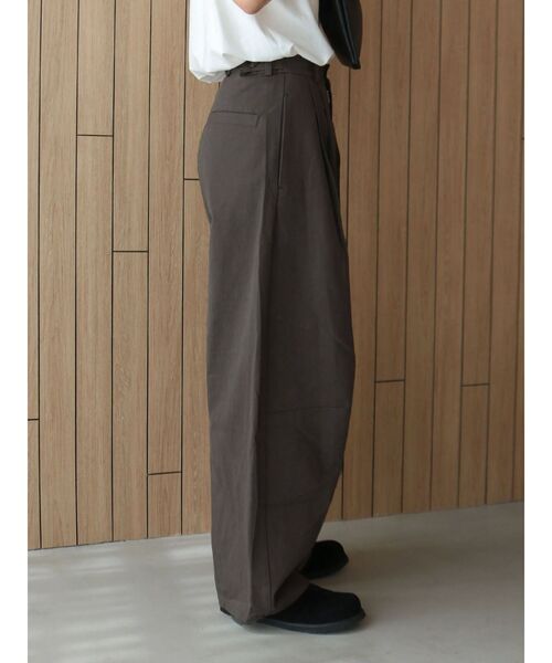 Ungrid（アングリッド）の「コクーンチノパンツ（チノパンツ・レディース・チャコールグレー/ベージュ・SMALL/MEDIUM）」の17枚目の写真