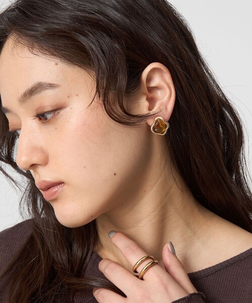 green label relaxing(グリーンレーベルリラクシング)の「メルティ クリア フレーム イヤリング(イヤリング・レディース・ブラウン系/オフホワイト・FREE)」の9枚目の写真