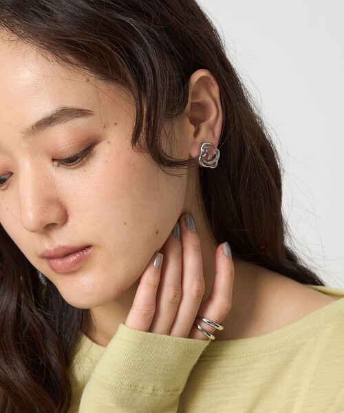 green label relaxing(グリーンレーベルリラクシング)の「メルティ クリア フレーム イヤリング(イヤリング・レディース・ブラウン系/オフホワイト・FREE)」の10枚目の写真