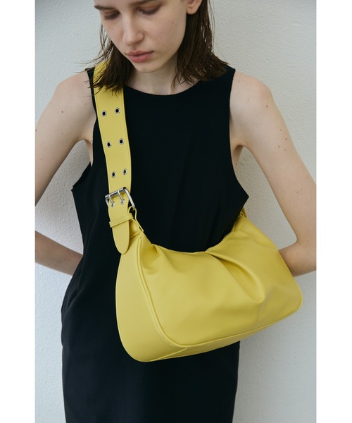 un/neu（アンノイ）の「ワンハンドルタックハンドバッグ / ペットボトル収納◎（ハンドバッグ・レディース・ブラック/レッド/シルバー/イエロー・FREE）」の3枚目の写真