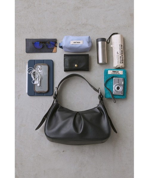 un/neu（アンノイ）の「ワンハンドルタックハンドバッグ / フェイクレザーショルダーバッグ / ペットボトル収納◎（ハンドバッグ・レディース・ブラック/レッド/シルバー・FREE）」の4枚目の写真