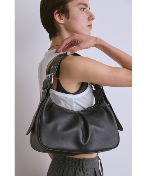 un/neu（アンノイ）の「ワンハンドルタックハンドバッグ / フェイクレザーショルダーバッグ / ペットボトル収納◎（ハンドバッグ・レディース・ブラック/レッド/シルバー・FREE）」の9枚目の写真