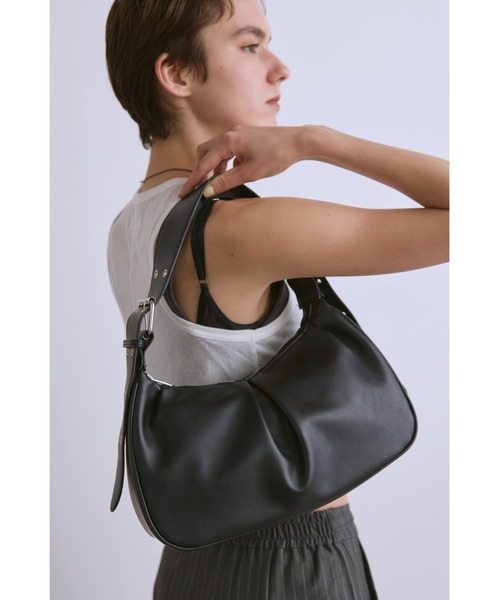 un/neu（アンノイ）の「ワンハンドルタックハンドバッグ / フェイクレザーショルダーバッグ / ペットボトル収納◎（ハンドバッグ・レディース・ブラック/レッド/シルバー・FREE）」の8枚目の写真