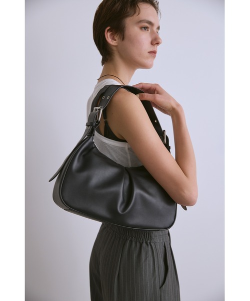 un/neu（アンノイ）の「ワンハンドルタックハンドバッグ / フェイクレザーショルダーバッグ / ペットボトル収納◎（ハンドバッグ・レディース・ブラック/レッド/シルバー・FREE）」の10枚目の写真