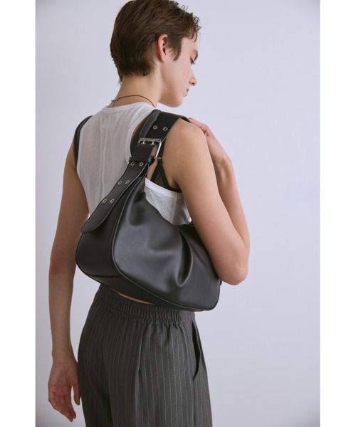 un/neu（アンノイ）の「ワンハンドルタックハンドバッグ / フェイクレザーショルダーバッグ / ペットボトル収納◎（ハンドバッグ・レディース・ブラック/レッド/シルバー・FREE）」の13枚目の写真