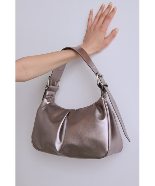 un/neu(アンノイ)の「ワンハンドルタックハンドバッグ / ペットボトル収納◎(ハンドバッグ・レディース・ブラック/レッド/シルバー・FREE)」の21枚目の写真