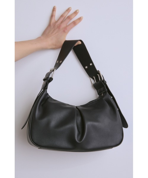 un/neu（アンノイ）の「ワンハンドルタックハンドバッグ / フェイクレザーショルダーバッグ / ペットボトル収納◎（ハンドバッグ・レディース・ブラック/レッド/シルバー・FREE）」の12枚目の写真