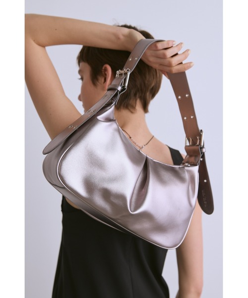 un/neu(アンノイ)の「ワンハンドルタックハンドバッグ / ペットボトル収納◎(ハンドバッグ・レディース・ブラック/レッド/シルバー・FREE)」の22枚目の写真