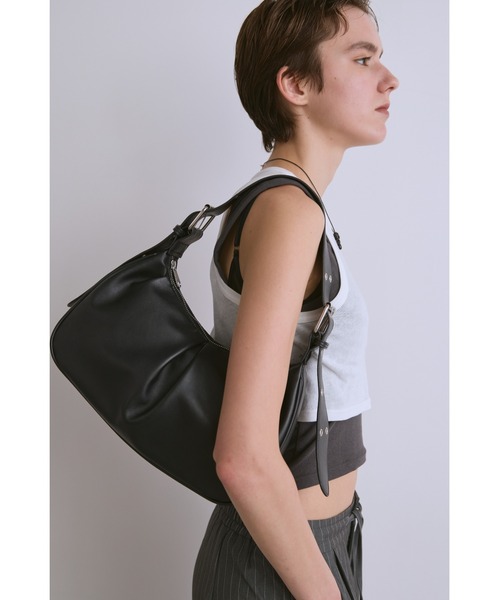 un/neu（アンノイ）の「ワンハンドルタックハンドバッグ / フェイクレザーショルダーバッグ / ペットボトル収納◎（ハンドバッグ・レディース・ブラック/レッド/シルバー・FREE）」の14枚目の写真