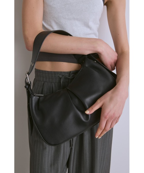 un/neu（アンノイ）の「ワンハンドルタックハンドバッグ / フェイクレザーショルダーバッグ / ペットボトル収納◎（ハンドバッグ・レディース・ブラック/レッド/シルバー・FREE）」の15枚目の写真