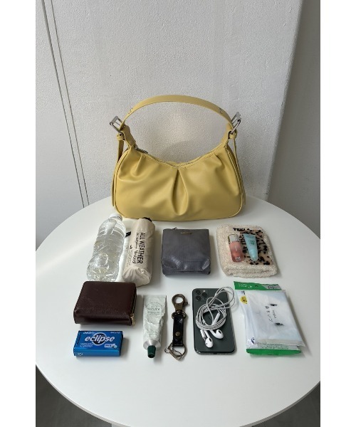 un/neu(アンノイ)の「ワンハンドルタックハンドバッグ / ペットボトル収納◎(ハンドバッグ・レディース・ブラック/レッド/シルバー/イエロー・FREE)」の18枚目の写真