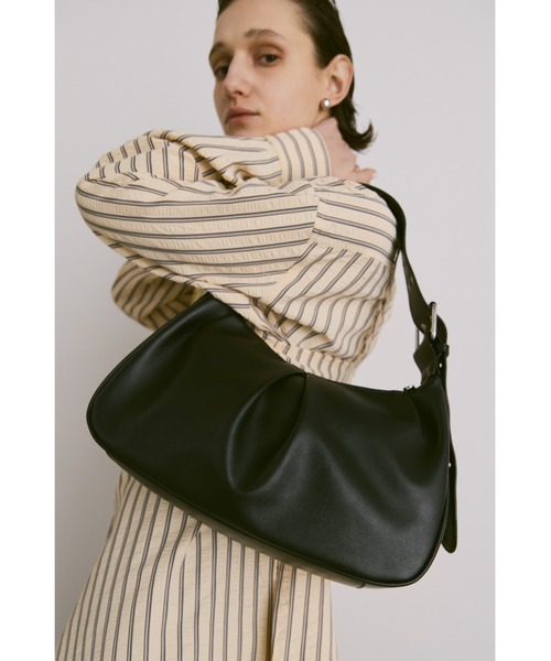 un/neu（アンノイ）の「ワンハンドルタックハンドバッグ / フェイクレザーショルダーバッグ / ペットボトル収納◎（ハンドバッグ・レディース・ブラック/レッド/シルバー・FREE）」の18枚目の写真