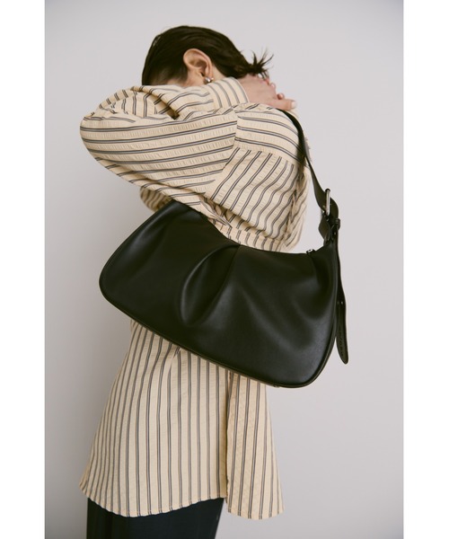 un/neu（アンノイ）の「ワンハンドルタックハンドバッグ / フェイクレザーショルダーバッグ / ペットボトル収納◎（ハンドバッグ・レディース・ブラック/レッド/シルバー・FREE）」の19枚目の写真