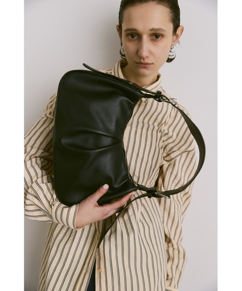 un/neu（アンノイ）の「ワンハンドルタックハンドバッグ / フェイクレザーショルダーバッグ / ペットボトル収納◎（ハンドバッグ・レディース・ブラック/レッド/シルバー・FREE）」の21枚目の写真