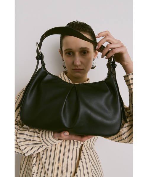 un/neu（アンノイ）の「ワンハンドルタックハンドバッグ / フェイクレザーショルダーバッグ / ペットボトル収納◎（ハンドバッグ・レディース・ブラック/レッド/シルバー・FREE）」の22枚目の写真