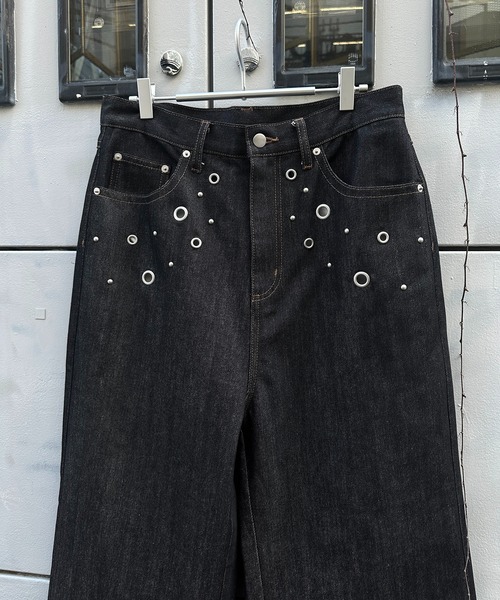 kutir（クティール）の「HATOME STUDS DESIGN RIGID BAGGY DENIM PANTS
