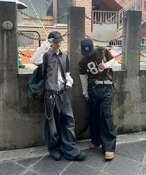 kutir(クティール)の「HATOME STUDS DESIGN RIGID BAGGY DENIM PANTS/ハトメスタッズデザインリジットバギーデニムパンツ(デニムパンツ・メンズ・インディゴブルー/ブラック・LARGE/SMALL/MEDIUM)」の11枚目の写真