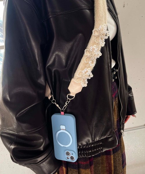 Casselini(キャセリーニ)の「Casselini(キャセリーニ)ビーズファーモバイルショルダー(スマホグッズ・レディース・アイボリー/ブラック/ブルー・FREE)」の4枚目の写真
