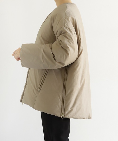 ノーカラーサイドジップダウンジャケット（ダウンジャケット/コート